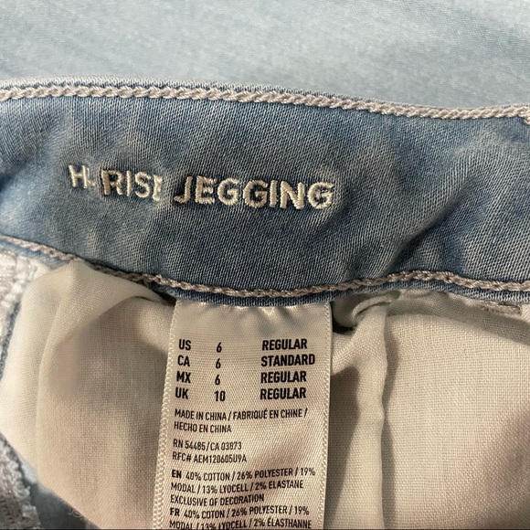 American Eagle Light Wash Super Super Stretch Hi-Rise Jegging Size 6 - Picture 5 of 8